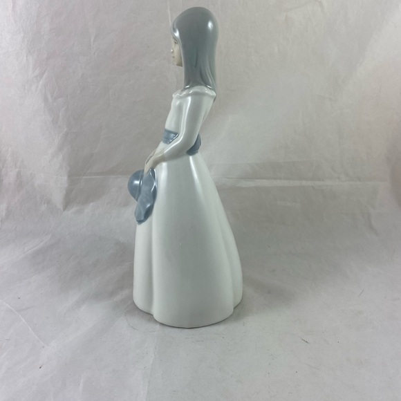 Vintage Girl Standing With Hat And Bow Porcelain Figurine Spain Porceval 9” Tall - Picture 7 of 12